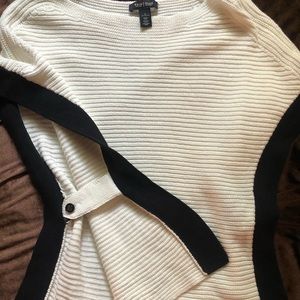 White and Black Knitted Short Sleeve Top